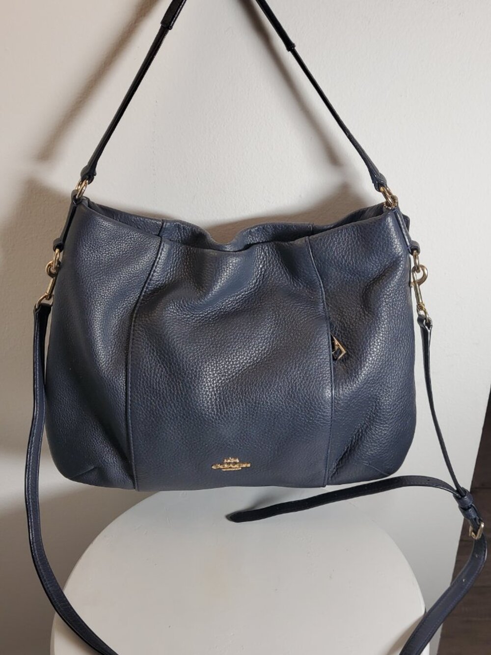 42. COACH dark navy pebbled hobo zip top shoulder bag gold hardware - Picture 4 of 12